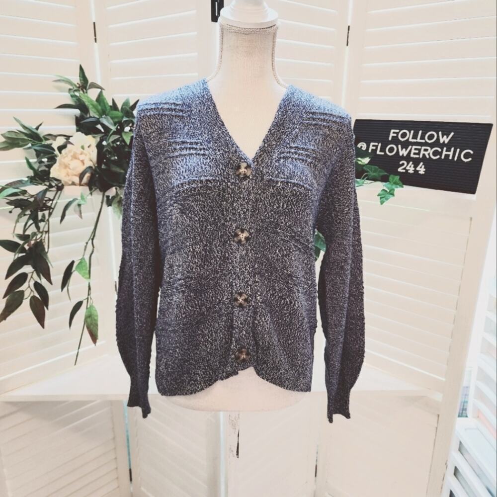 CUPCAKES & CASHMERE GRAY BUTTON UP CARDIGAN SWEATER SIZE MED